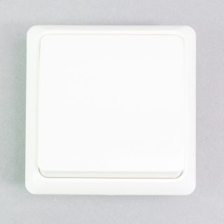 Aus- / Wechselschalter 230V flach reinweiss