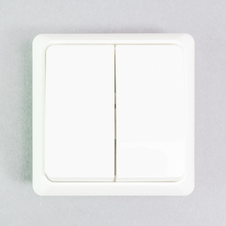 Serienschalter 230V flach reinweiss