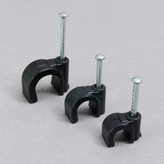 schwarze Nagelschelle mit Stahlnagel 10mm